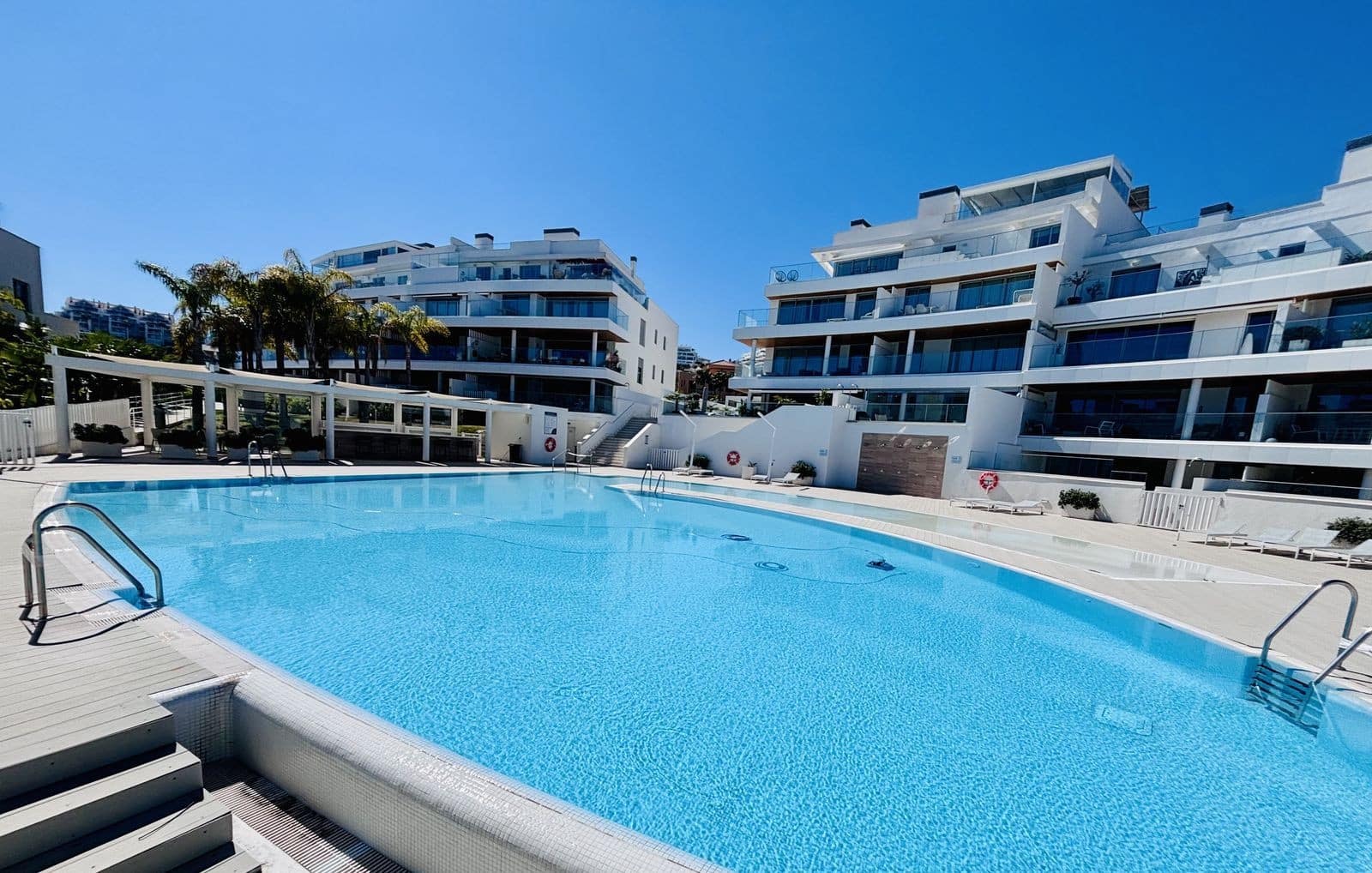 3 soveværelse Lejlighed til salg i La Cala de Mijas med swimmingpool garage - € 925.000 (Ref: 9751907)