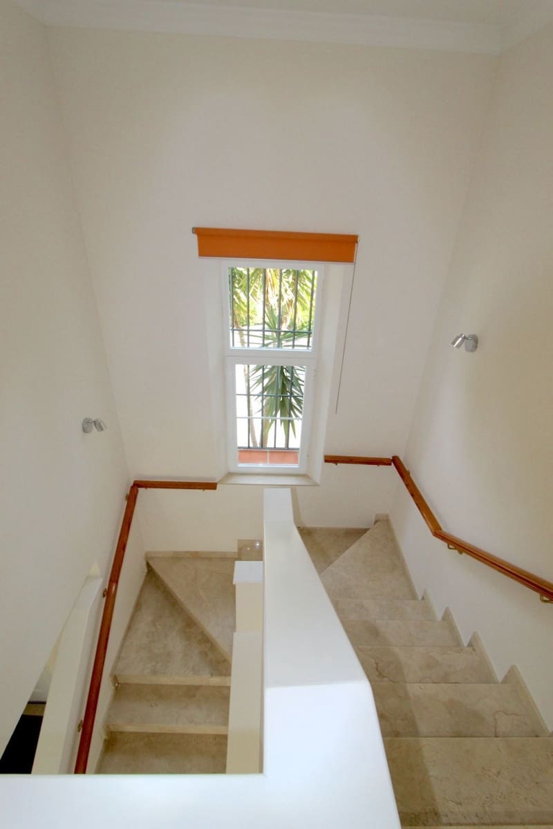 3 slaapkamer Halfvrijstaande villa te koop in Marbella met zwembad garage - € 725.000 (Ref: 9755563)