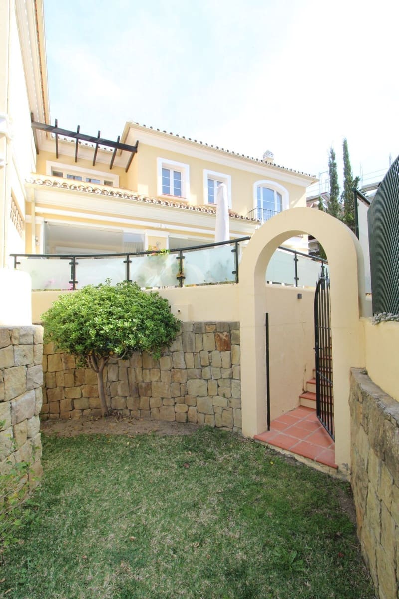 3 slaapkamer Halfvrijstaande villa te koop in Marbella met zwembad garage - € 725.000 (Ref: 9755563)