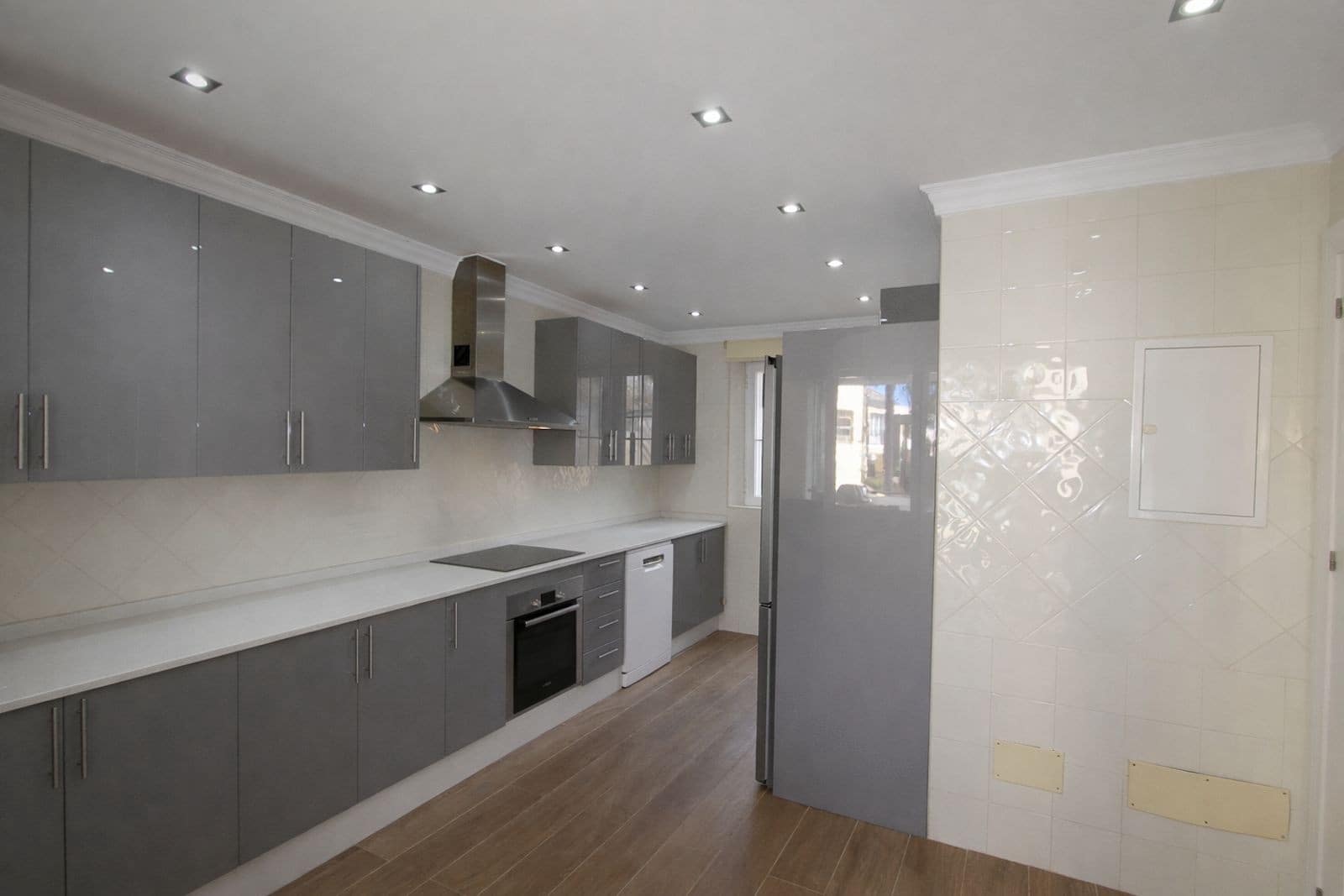 3 slaapkamer Halfvrijstaande villa te koop in Marbella met zwembad garage - € 725.000 (Ref: 9755563)