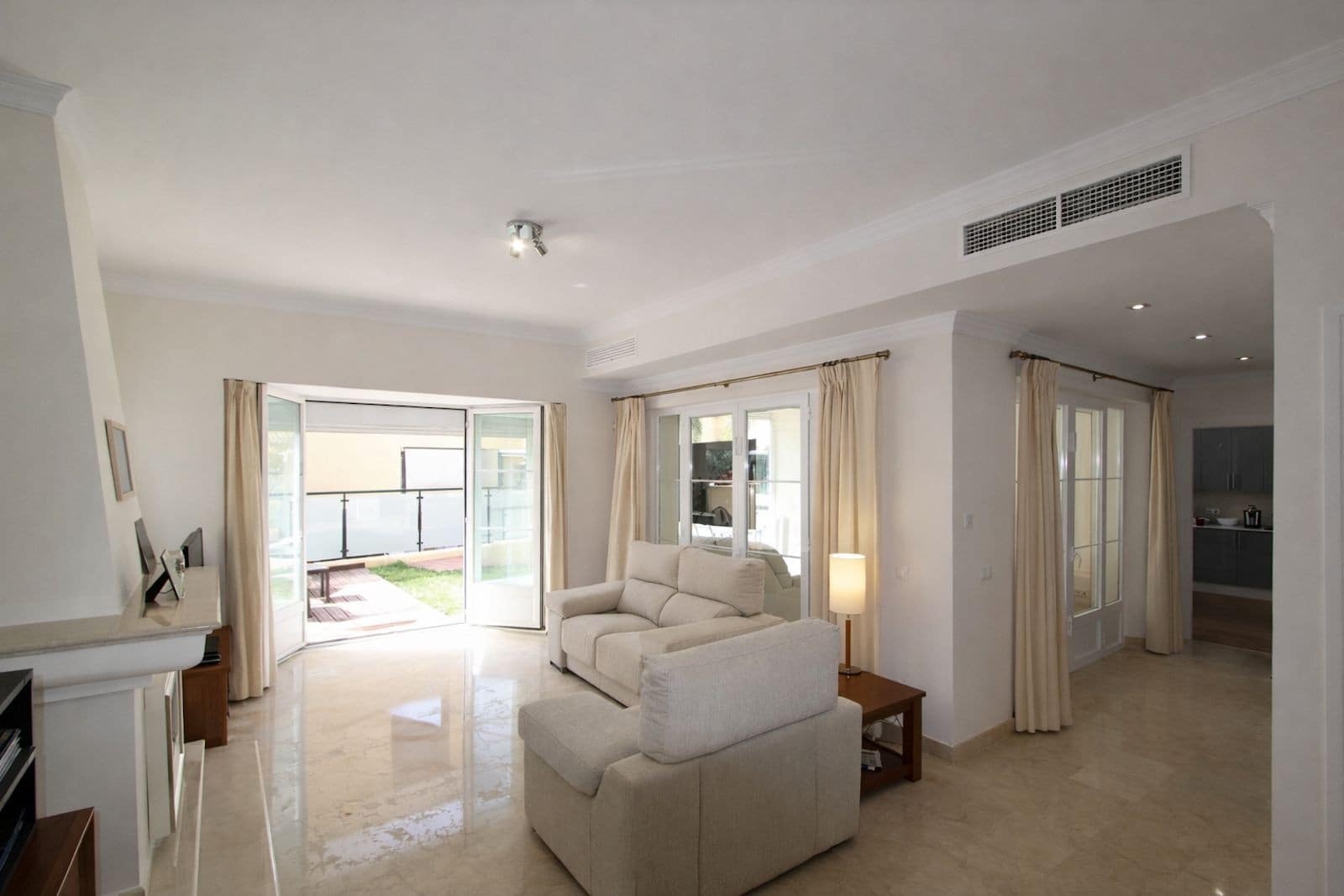 3 bedroom Semi-detached Villa for sale in Marbella with pool garage - € 695,000 (Ref: 9755563)