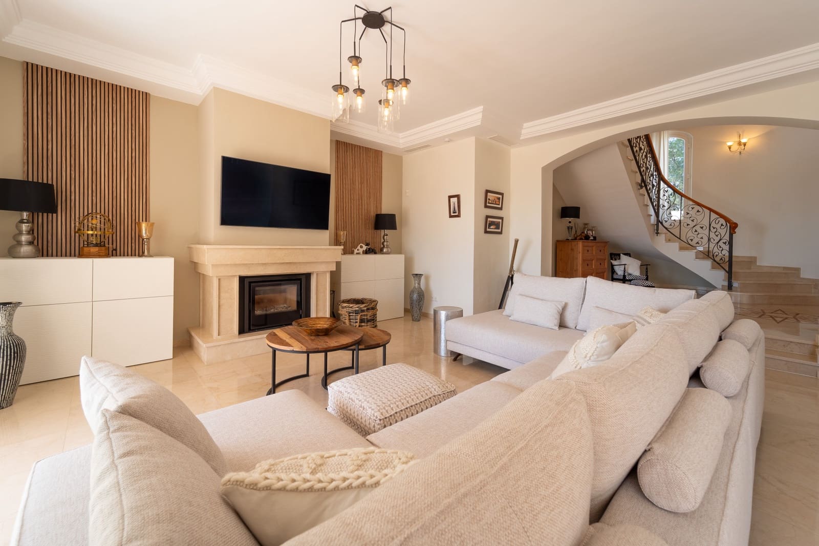 4 bedroom Villa for sale in Mijas with pool garage - € 1,500,000 (Ref: 9758827)