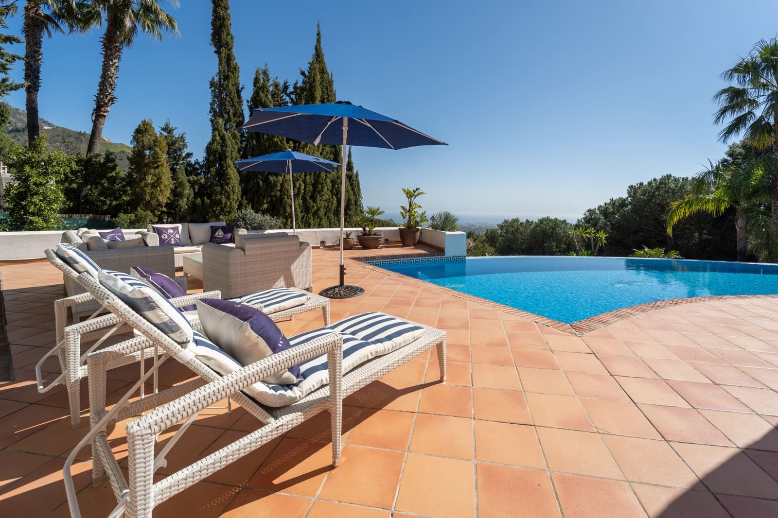 4 bedroom Villa for sale in Mijas with pool garage - € 1,500,000 (Ref: 9758827)