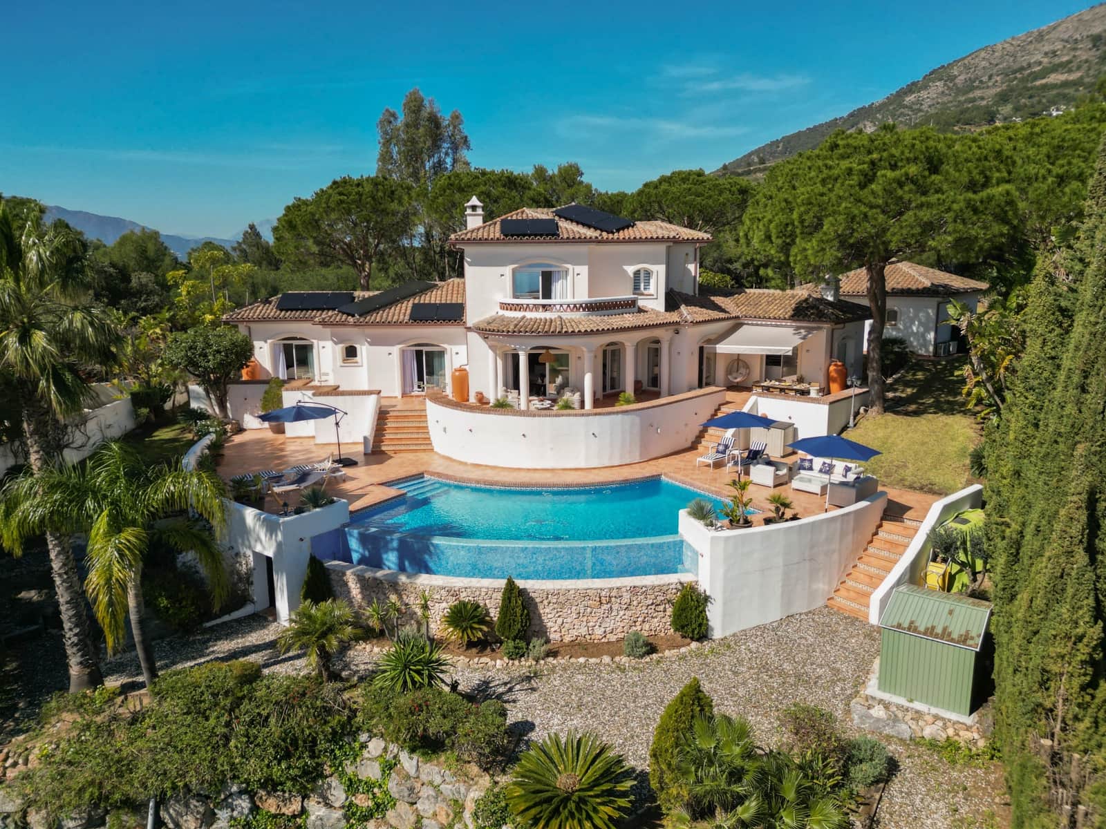 4 bedroom Villa for sale in Mijas with pool garage - € 1,500,000 (Ref: 9758827)