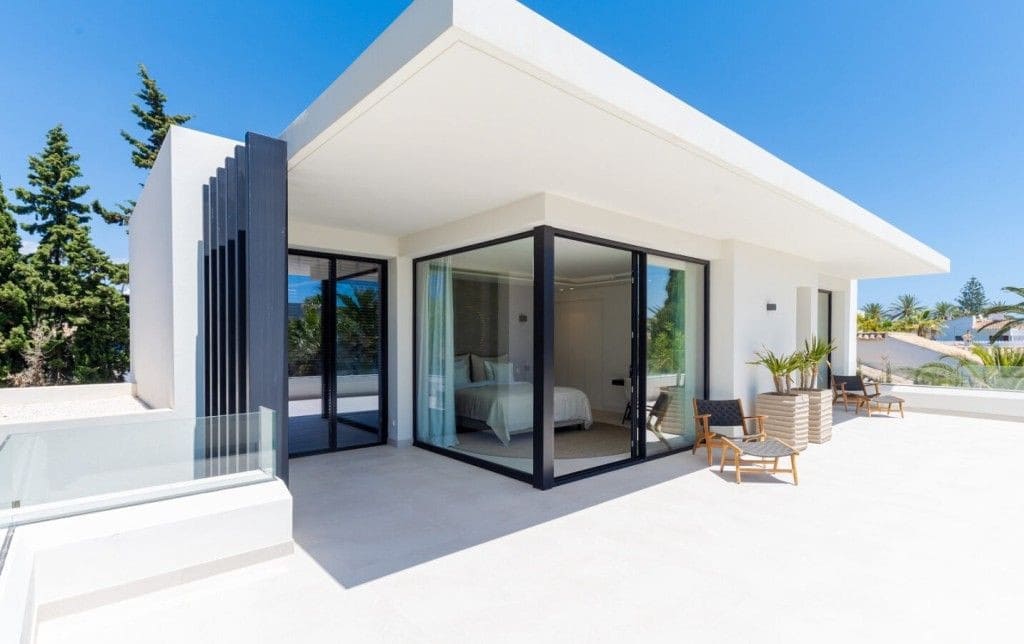 4 makuuhuone Huvila myytävänä paikassa Marbella mukana uima-altaan 
autotalli - 3 495 000 € (Ref: 9761898)