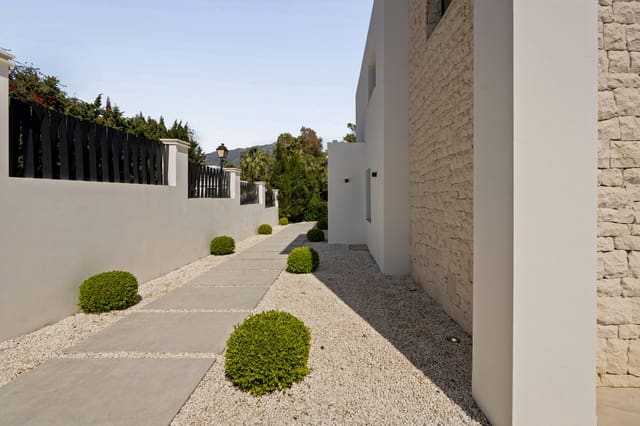 4 chambre Villa/Maison à vendre à Nueva Andalucia, Marbella avec piscine garage - 3 250 000 € (Ref: 9770571)