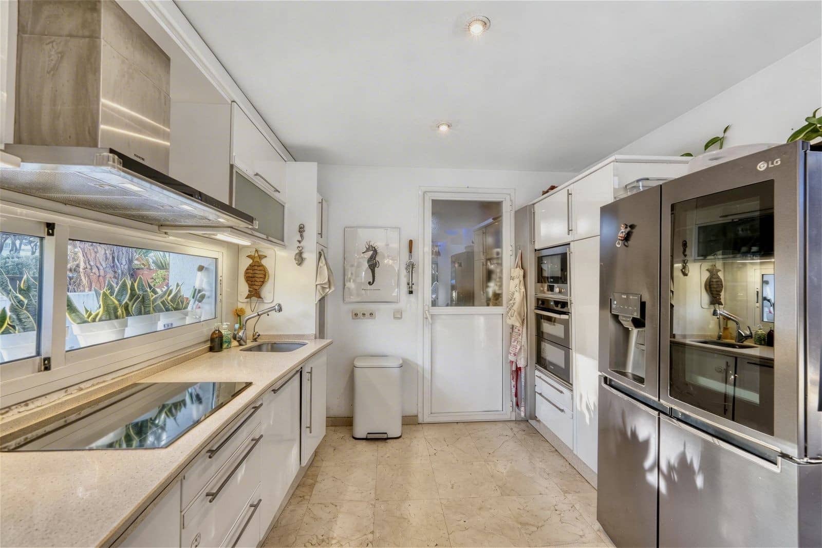 3 bedroom Villa for sale in Estepona with pool garage - € 2,950,000 (Ref: 9772912)