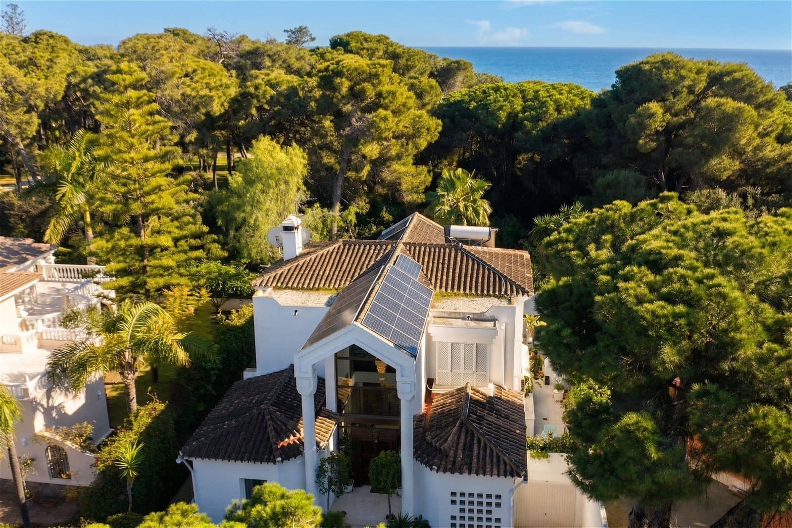 3 bedroom Villa for sale in Estepona with pool garage - € 2,950,000 (Ref: 9772912)