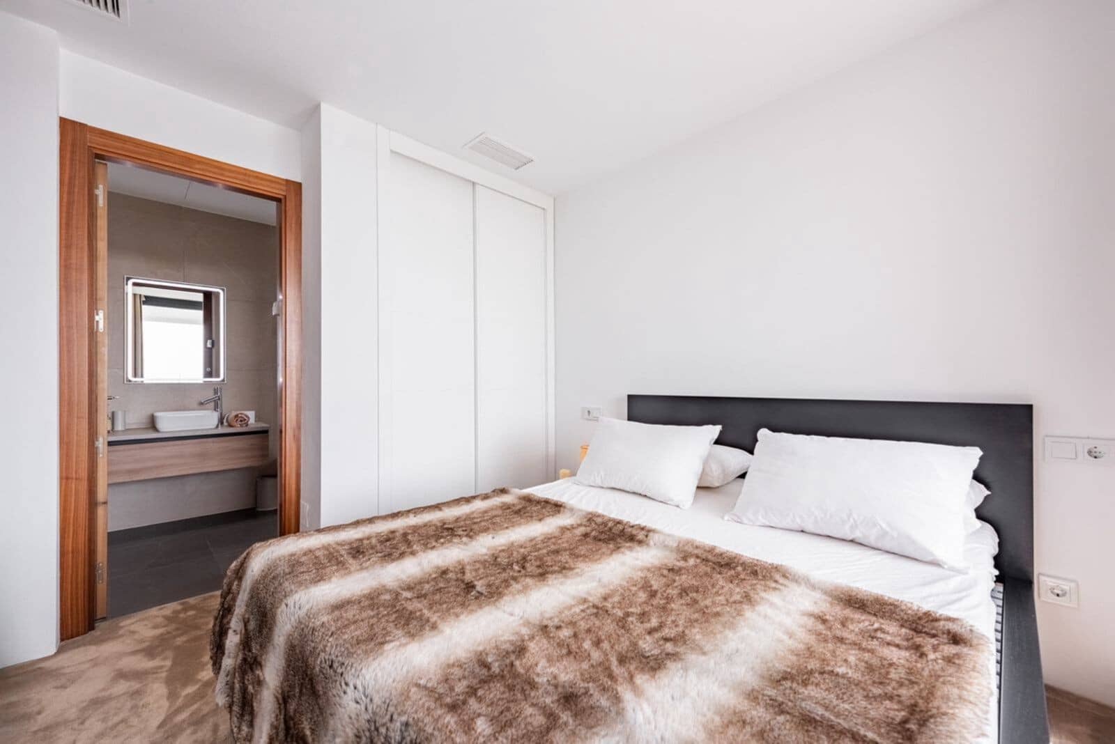 3 sypialnia Willa na sprzedaż w Estepona z basenem garażem - 1 440 000 € (Ref: 9772914)