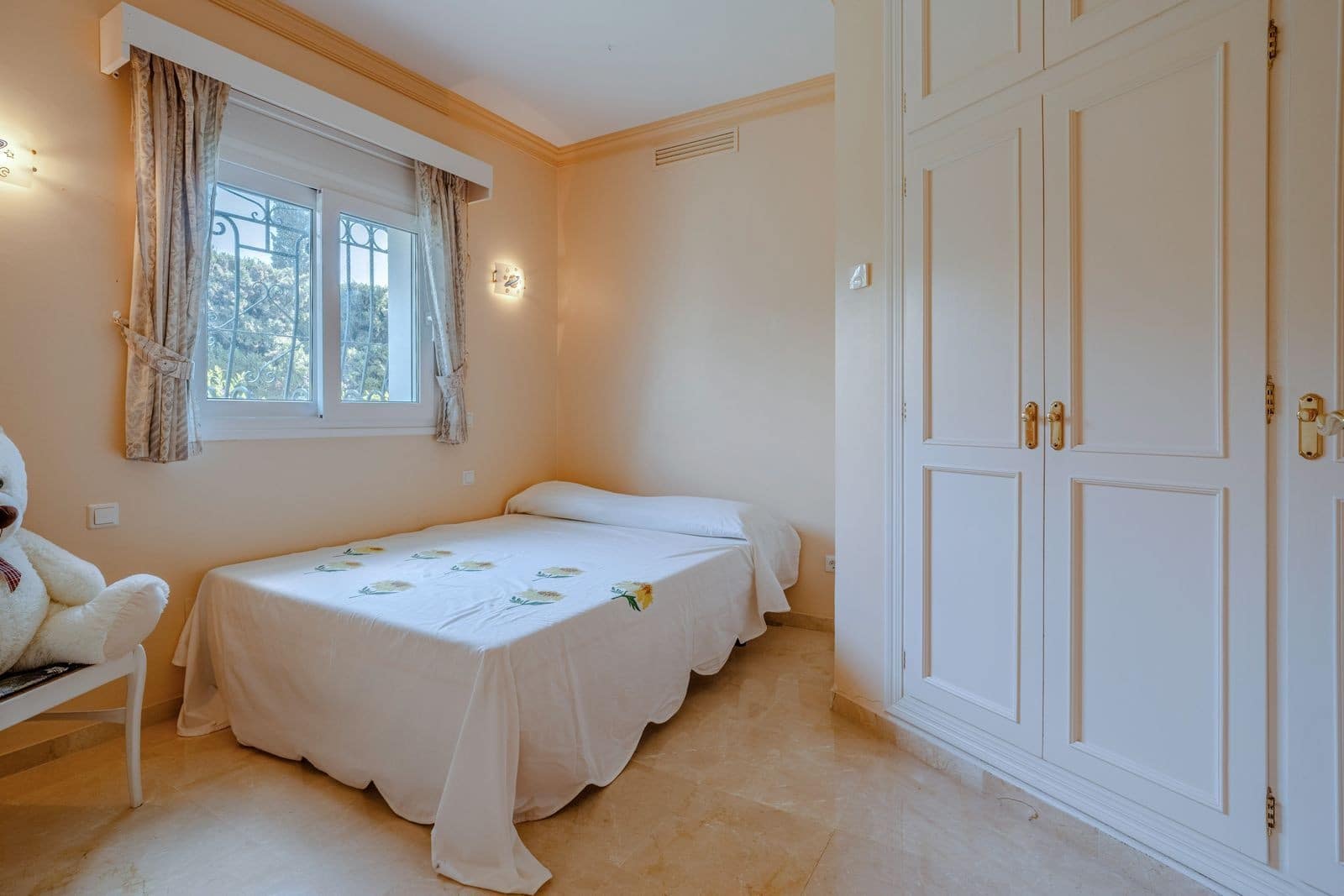 5 sypialnia Willa na sprzedaż w El Paraiso z basenem garażem - 2 150 000 € (Ref: 9772922)