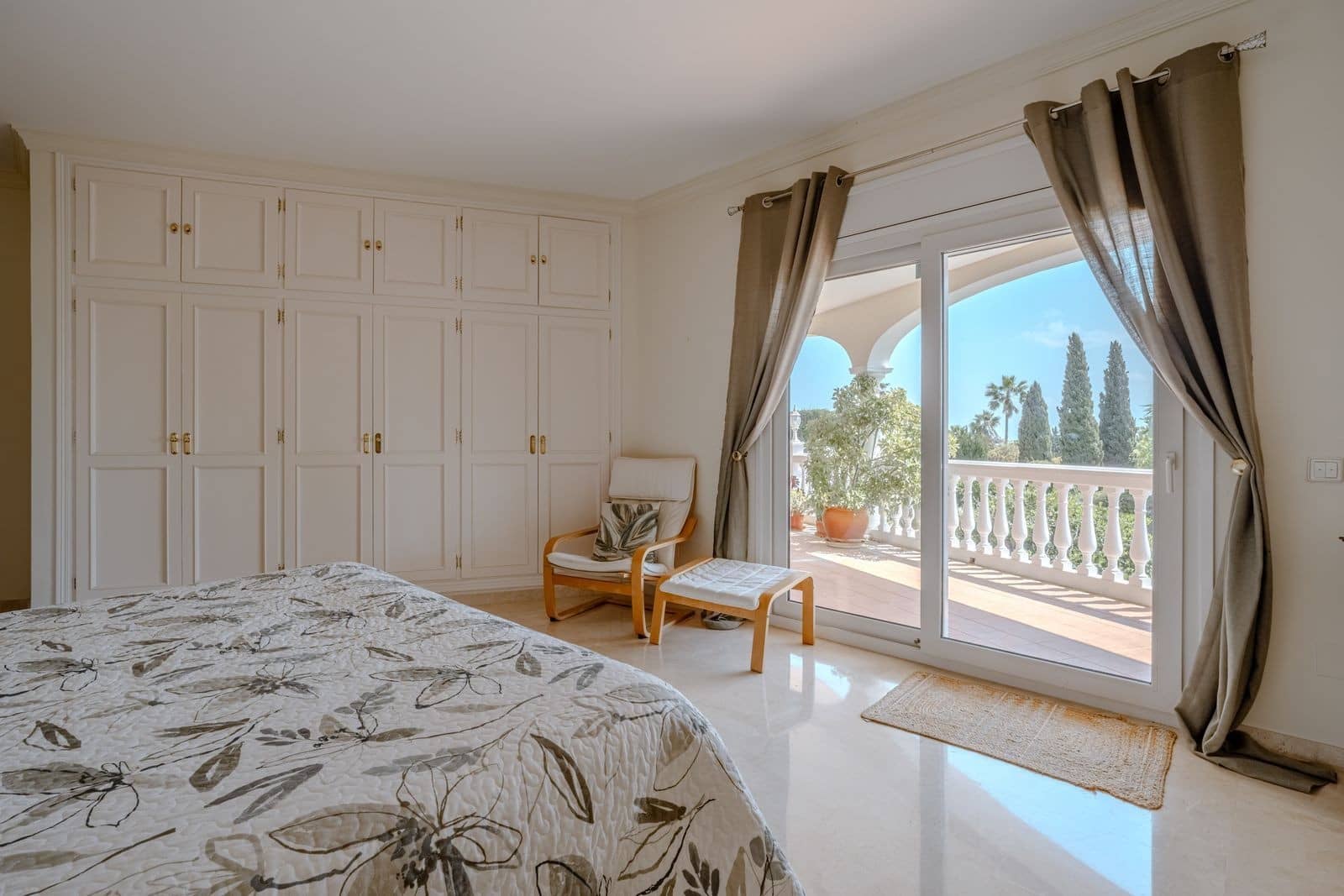 5 sypialnia Willa na sprzedaż w El Paraiso z basenem garażem - 2 150 000 € (Ref: 9772922)