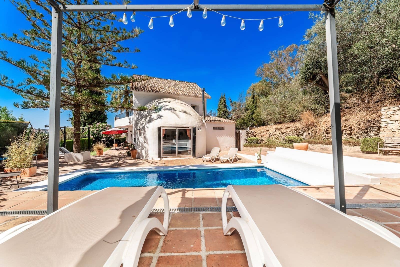 3 soveværelse Villa til salg i Mijas Costa med swimmingpool garage - € 1.100.000 (Ref: 9772923)