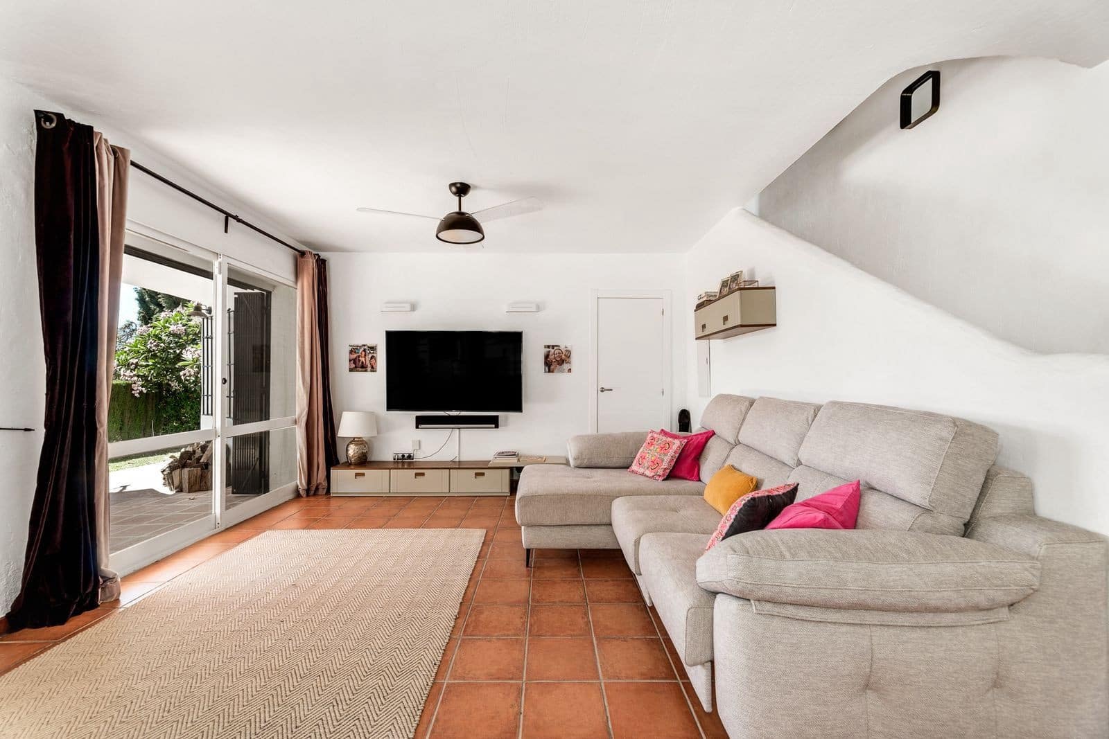 3 soveværelse Villa til salg i Mijas Costa med swimmingpool garage - € 1.100.000 (Ref: 9772923)