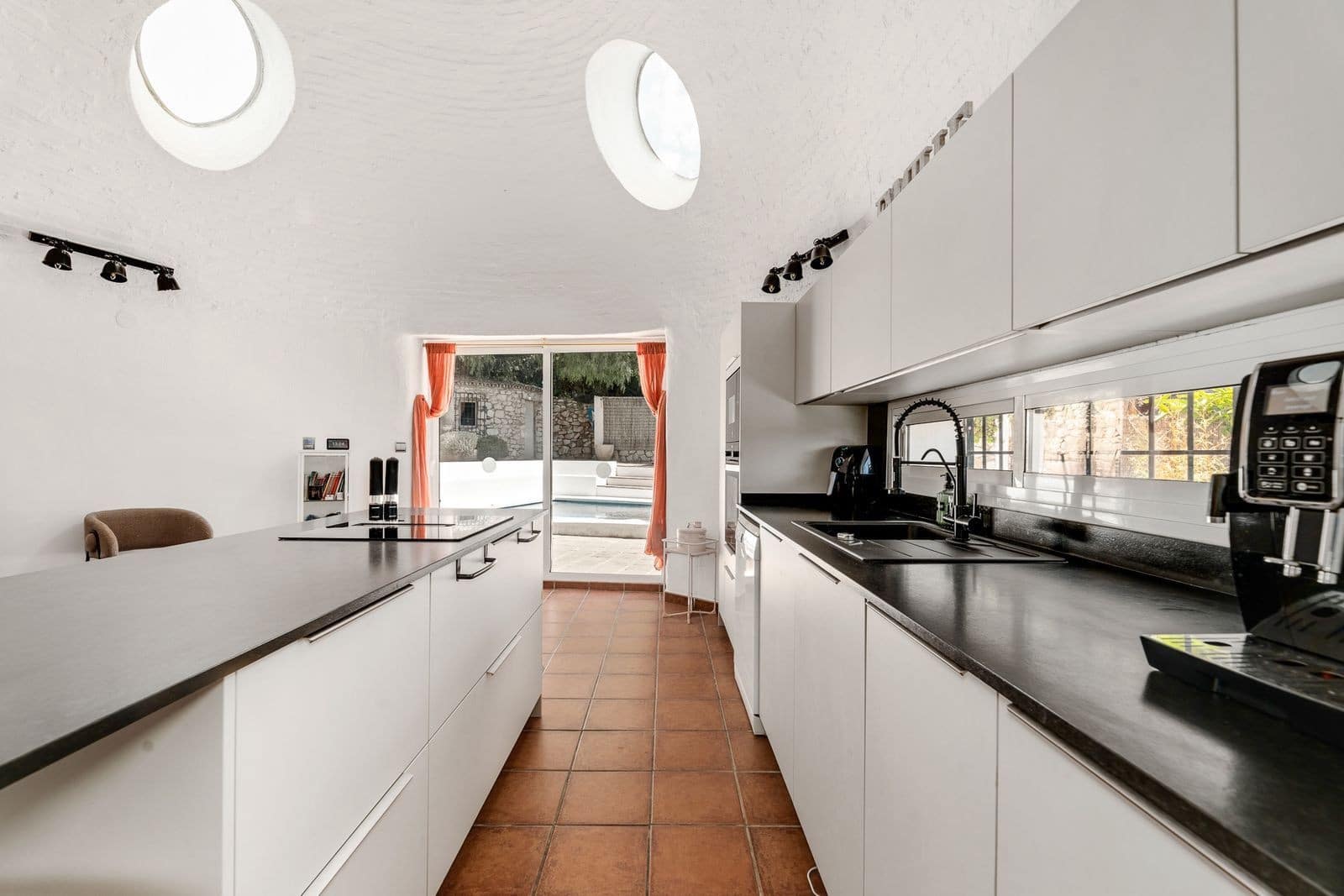 3 soveværelse Villa til salg i Mijas Costa med swimmingpool garage - € 1.100.000 (Ref: 9772923)