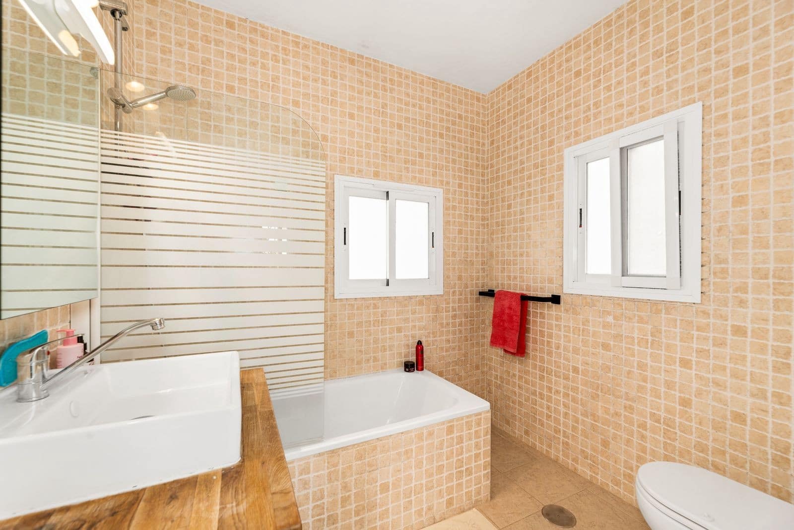 3 soveværelse Villa til salg i Mijas Costa med swimmingpool garage - € 1.100.000 (Ref: 9772923)