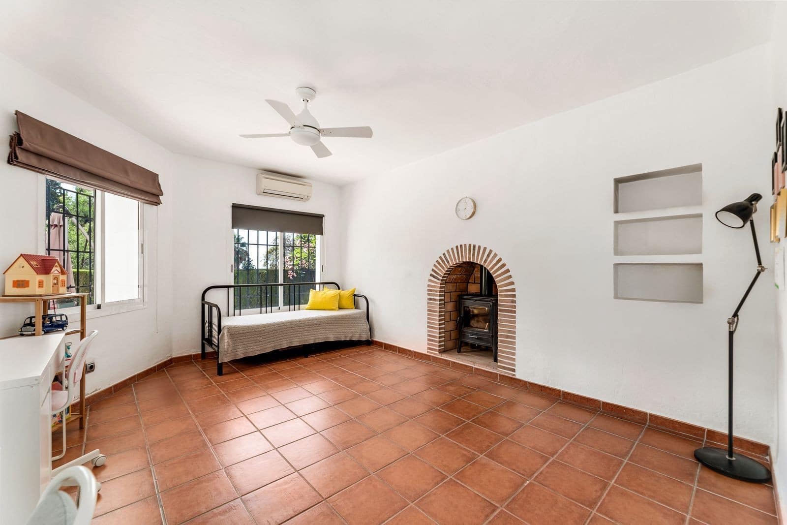 3 soveværelse Villa til salg i Mijas Costa med swimmingpool garage - € 1.100.000 (Ref: 9772923)