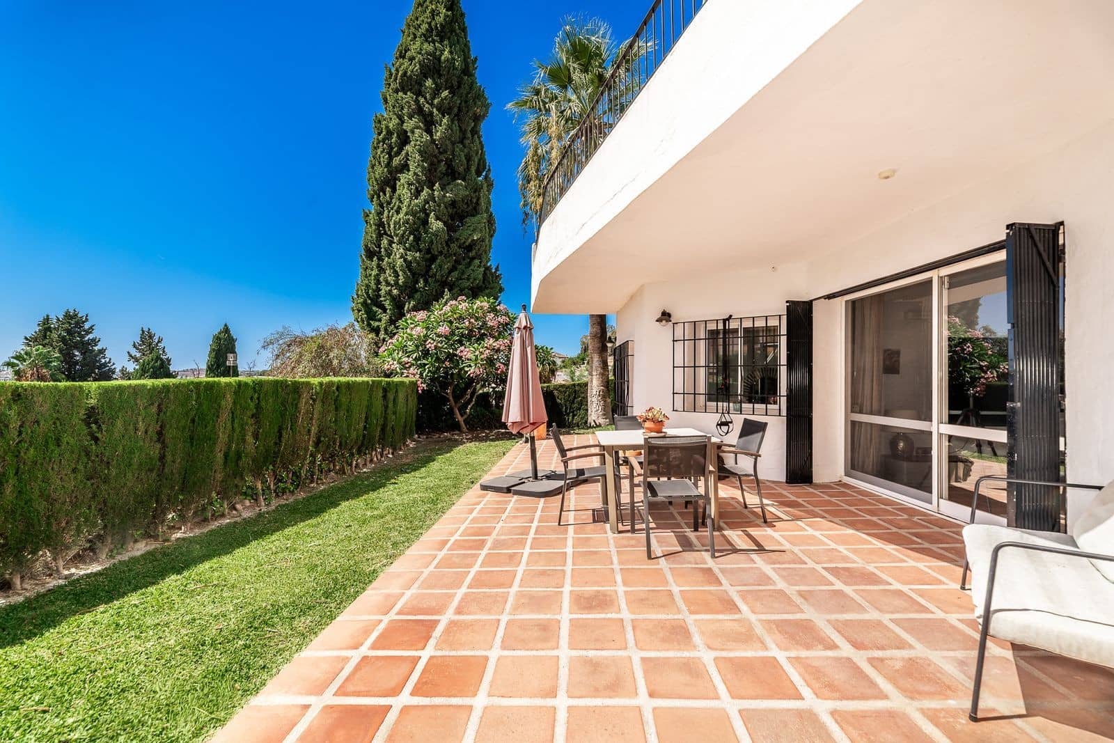 3 soveværelse Villa til salg i Mijas Costa med swimmingpool garage - € 1.100.000 (Ref: 9772923)