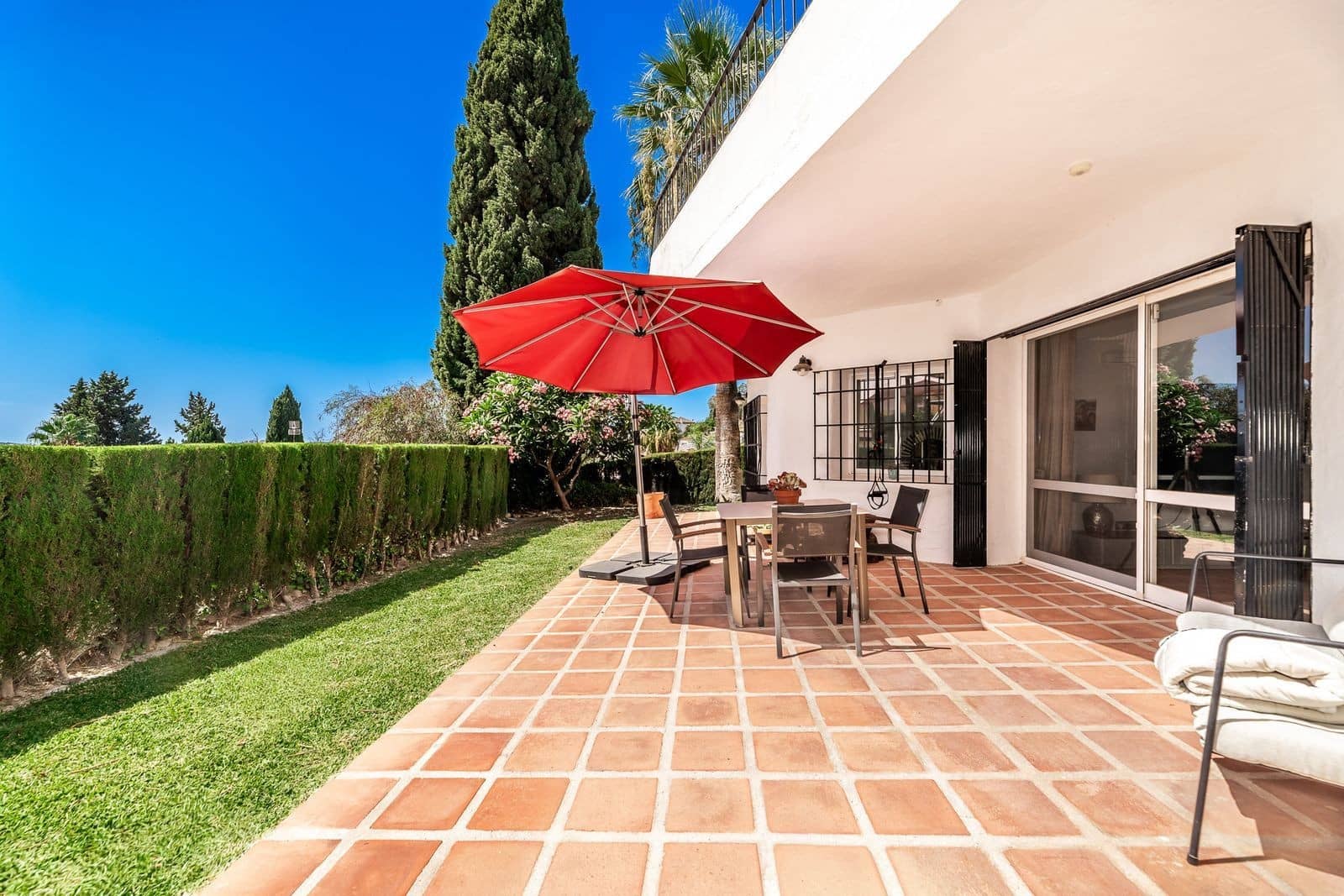 3 soveværelse Villa til salg i Mijas Costa med swimmingpool garage - € 1.100.000 (Ref: 9772923)