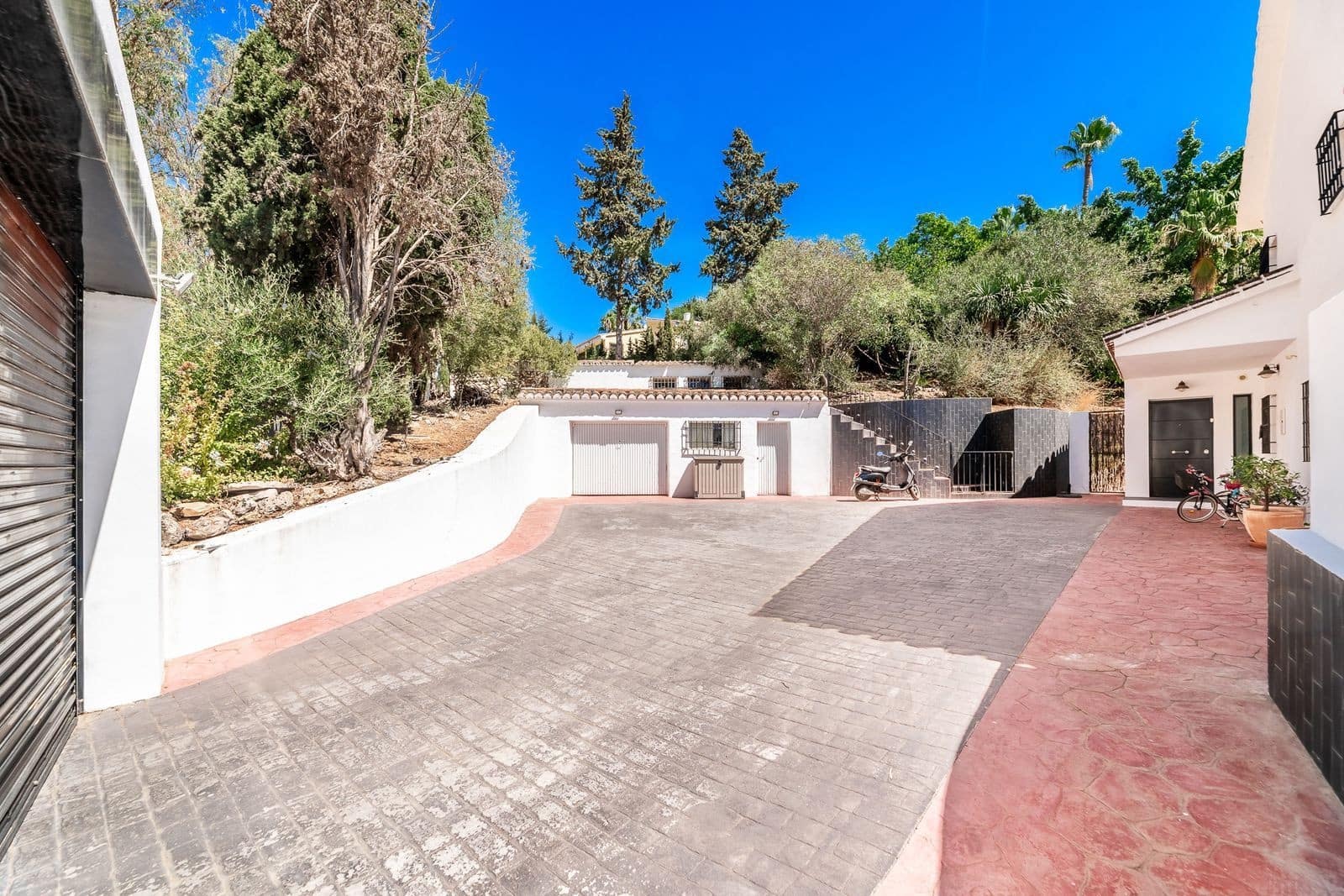 3 soveværelse Villa til salg i Mijas Costa med swimmingpool garage - € 1.100.000 (Ref: 9772923)