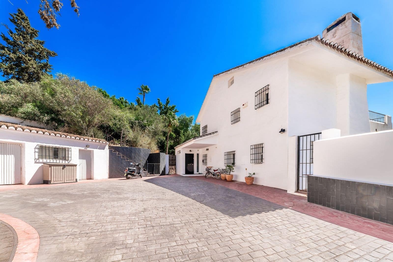 3 soveværelse Villa til salg i Mijas Costa med swimmingpool garage - € 1.100.000 (Ref: 9772923)
