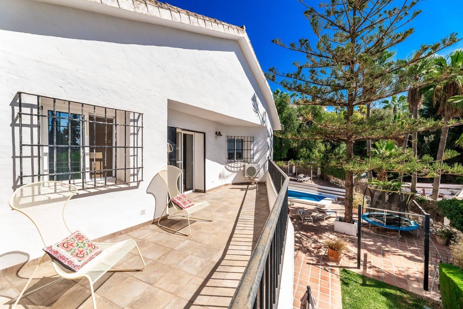 3 soveværelse Villa til salg i Mijas Costa med swimmingpool garage - € 1.100.000 (Ref: 9772923)