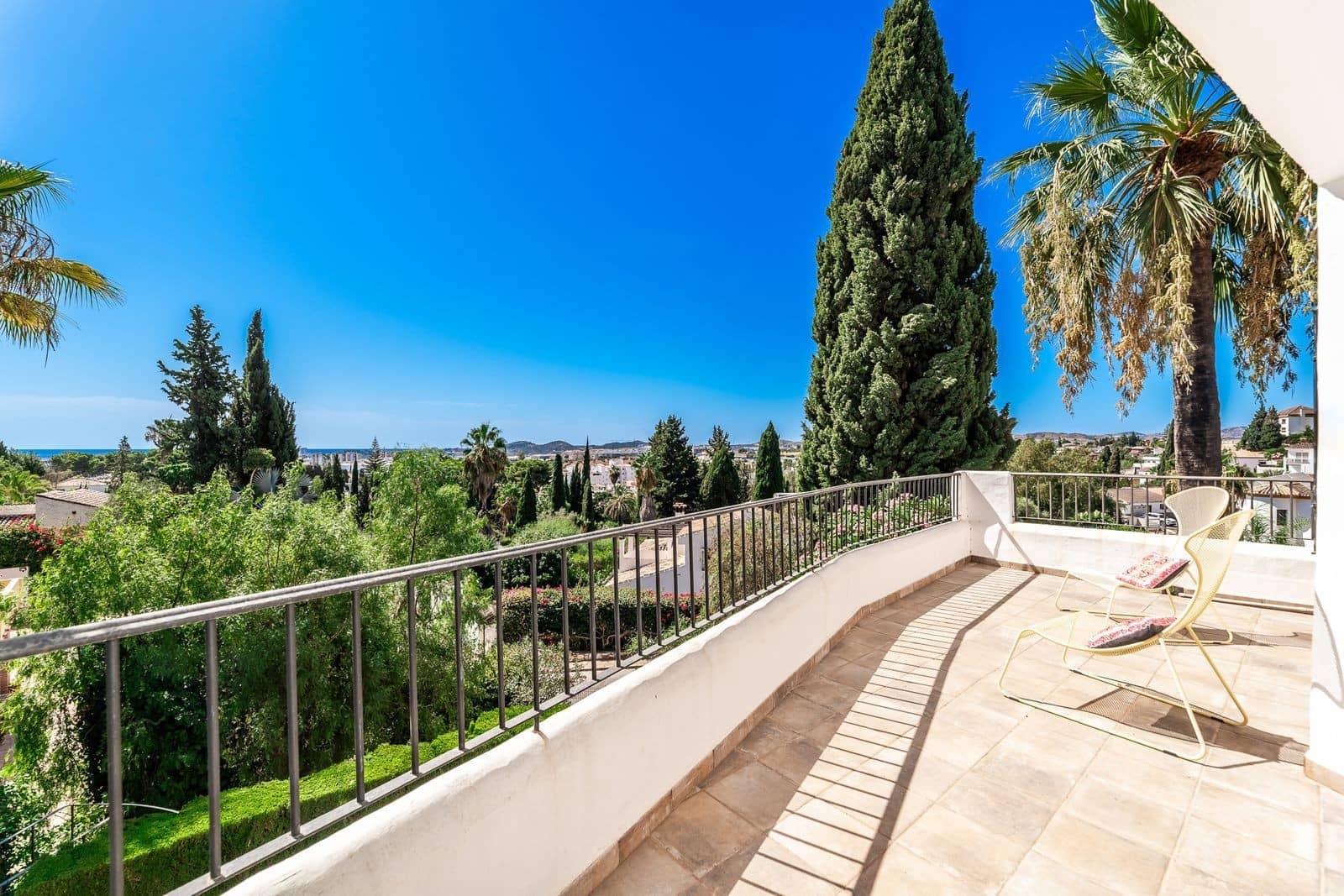 3 soveværelse Villa til salg i Mijas Costa med swimmingpool garage - € 1.100.000 (Ref: 9772923)