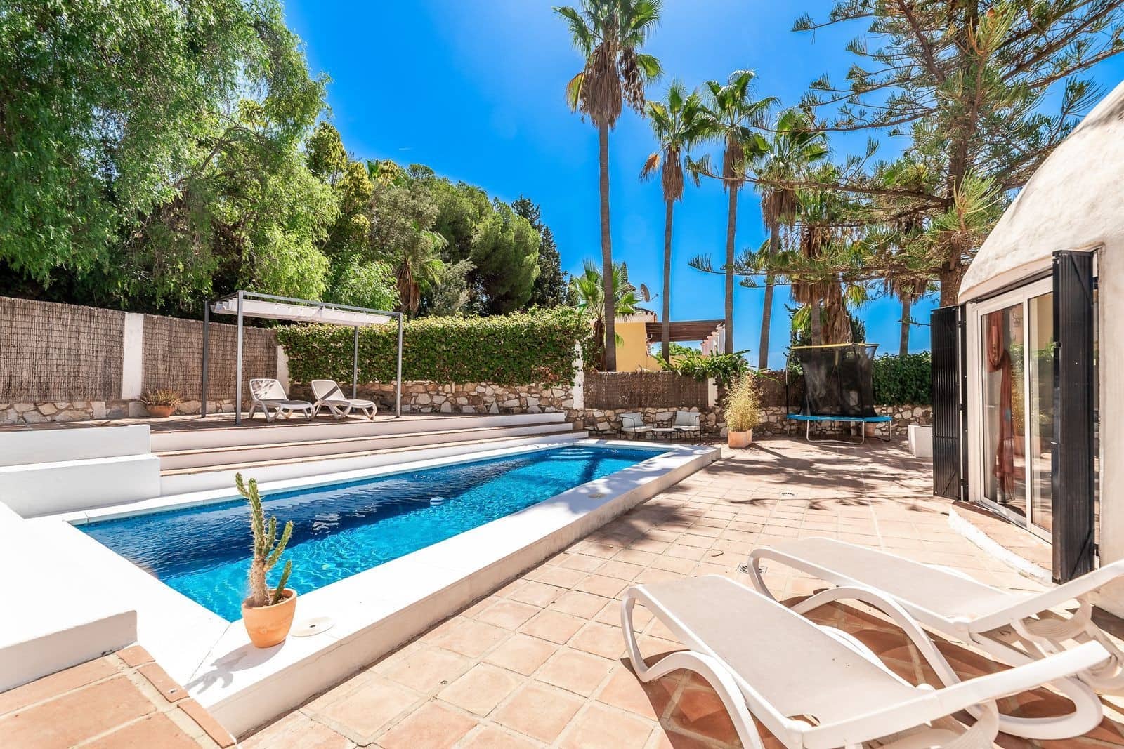 3 soveværelse Villa til salg i Mijas Costa med swimmingpool garage - € 1.100.000 (Ref: 9772923)