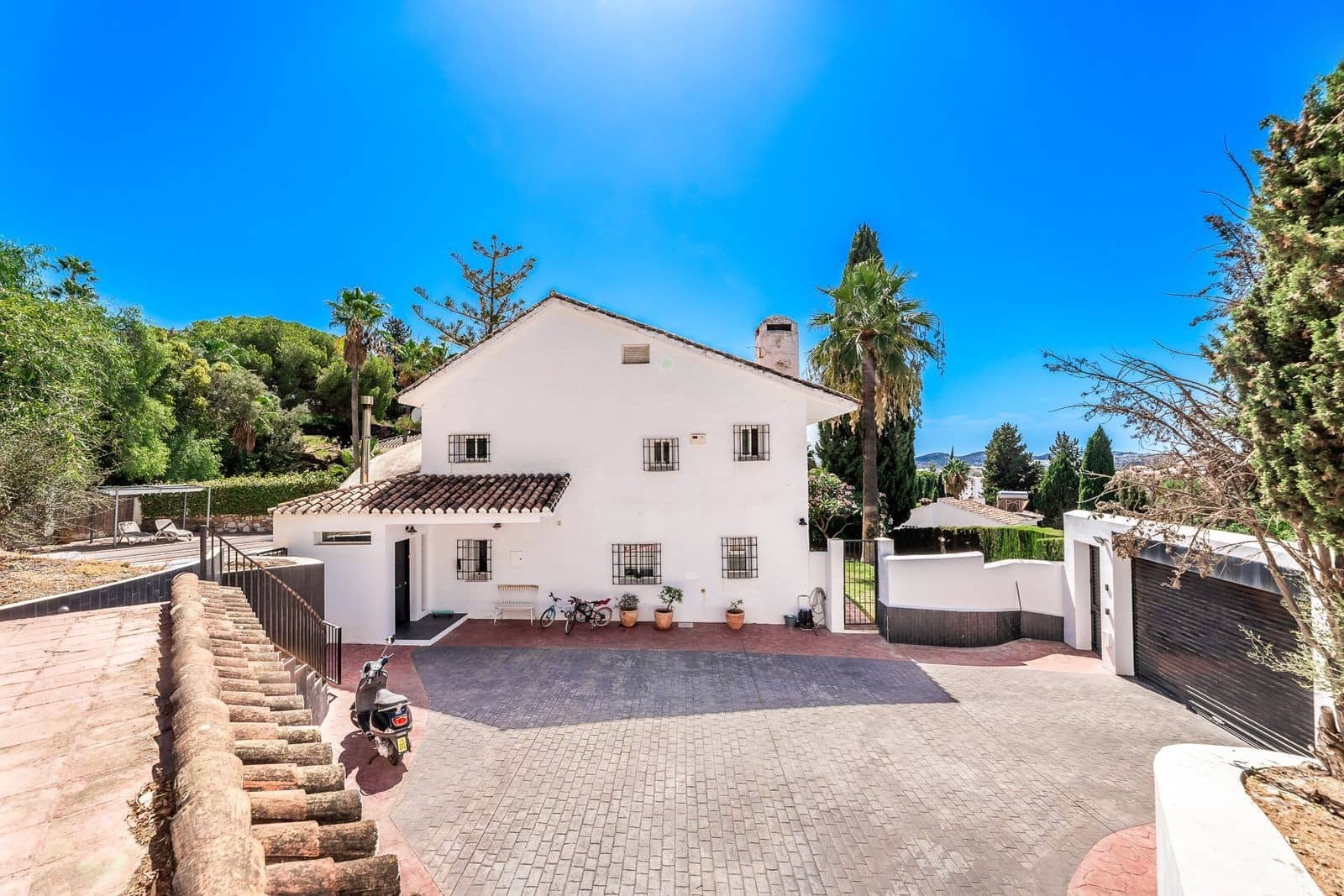 3 soveværelse Villa til salg i Mijas Costa med swimmingpool garage - € 1.100.000 (Ref: 9772923)