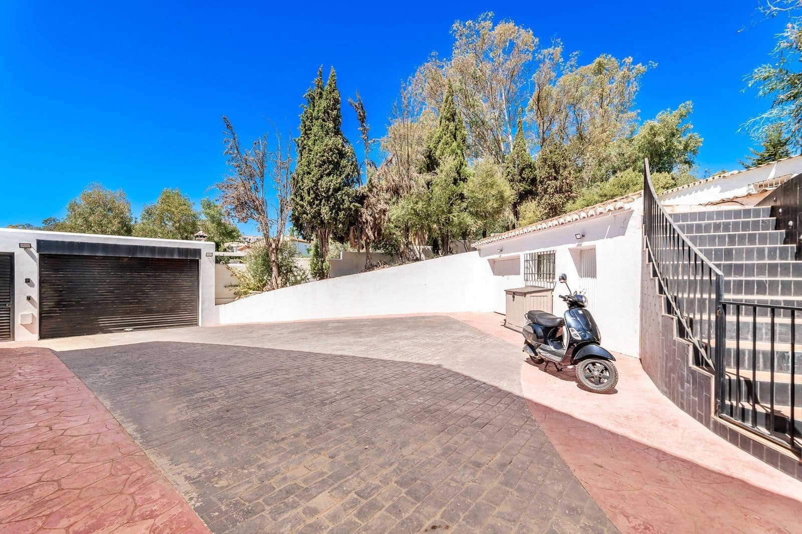 3 soveværelse Villa til salg i Mijas Costa med swimmingpool garage - € 1.100.000 (Ref: 9772923)
