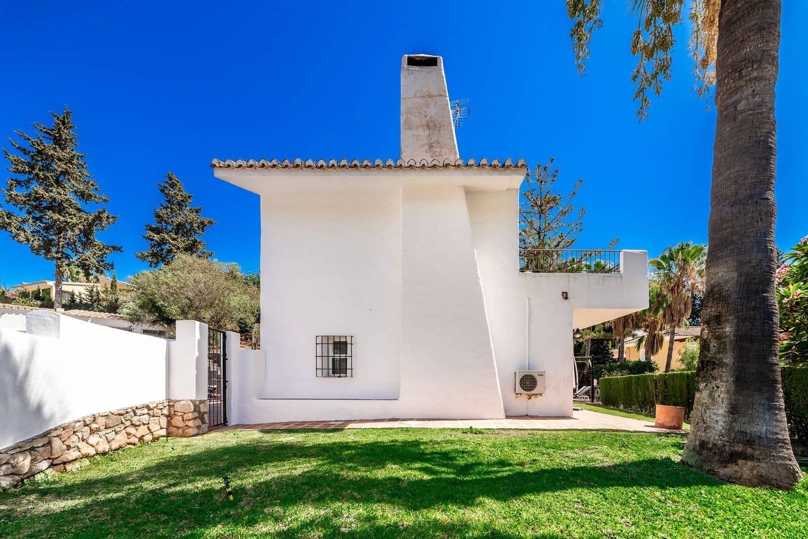 3 soveværelse Villa til salg i Mijas Costa med swimmingpool garage - € 1.100.000 (Ref: 9772923)