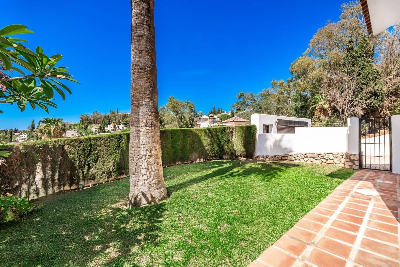 3 soveværelse Villa til salg i Mijas Costa med swimmingpool garage - € 1.100.000 (Ref: 9772923)