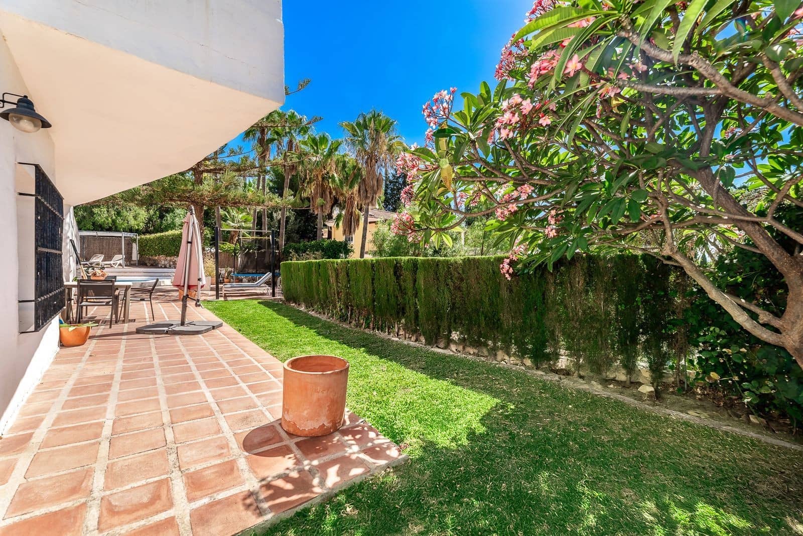 3 soveværelse Villa til salg i Mijas Costa med swimmingpool garage - € 1.100.000 (Ref: 9772923)