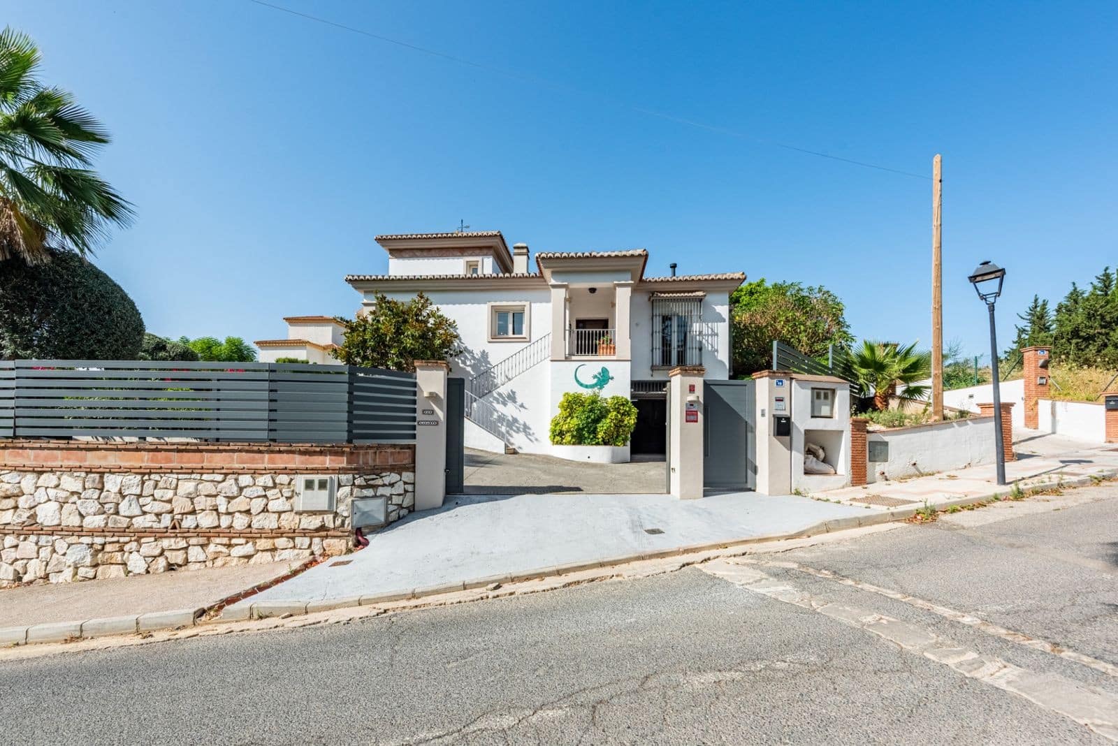 6 soveværelse Villa til salg i Mijas Costa med swimmingpool garage - € 1.595.000 (Ref: 9772924)
