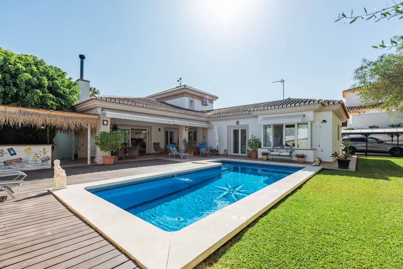 6 soveværelse Villa til salg i Mijas Costa med swimmingpool garage - € 1.595.000 (Ref: 9772924)