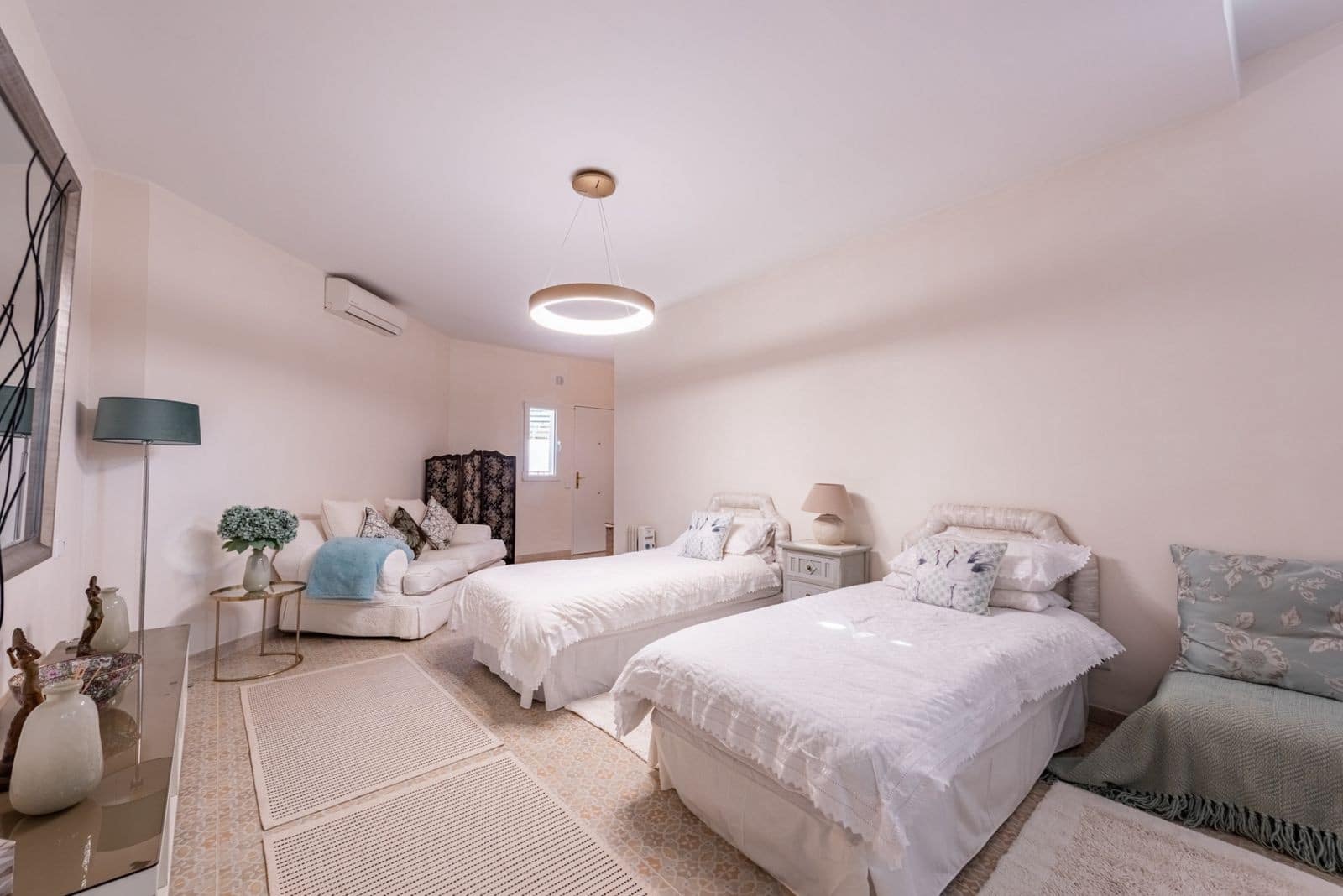 6 soveværelse Villa til salg i Mijas Costa med swimmingpool garage - € 1.595.000 (Ref: 9772924)