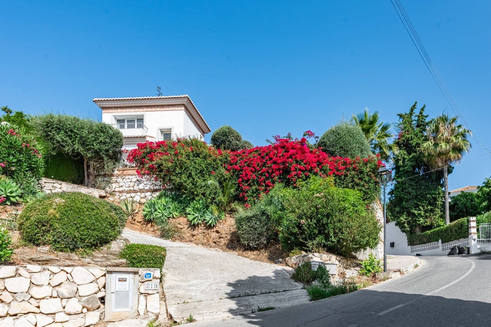 6 soveværelse Villa til salg i Mijas Costa med swimmingpool garage - € 1.595.000 (Ref: 9772924)