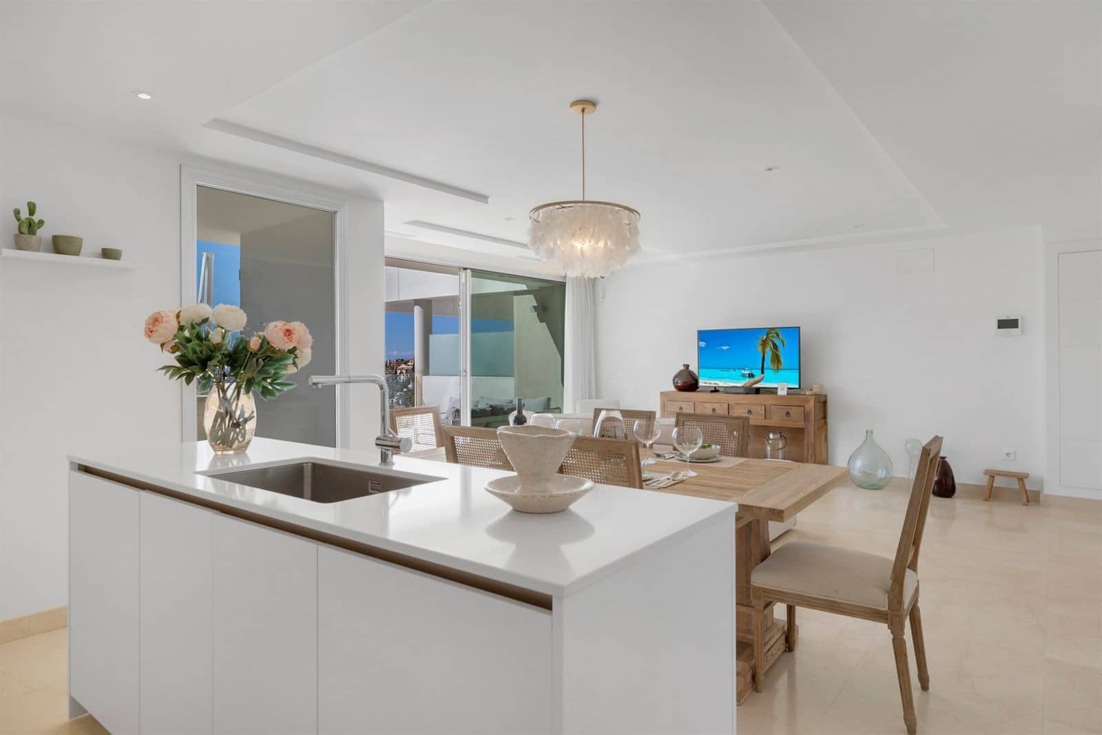 2 makuuhuone Kattohuoneisto myytävänä paikassa Nueva Andalucia mukana uima-altaan 
autotalli - 950 000 € (Ref: 9772925)