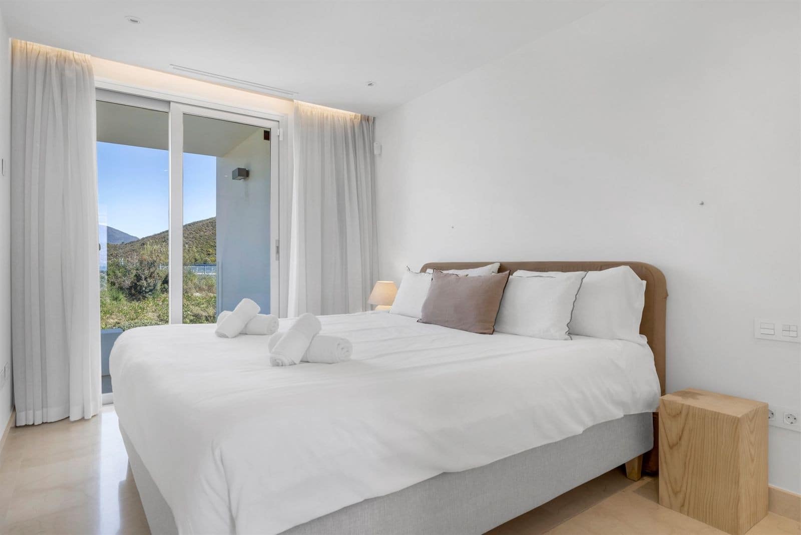 2 makuuhuone Kattohuoneisto myytävänä paikassa Nueva Andalucia mukana uima-altaan 
autotalli - 950 000 € (Ref: 9772925)