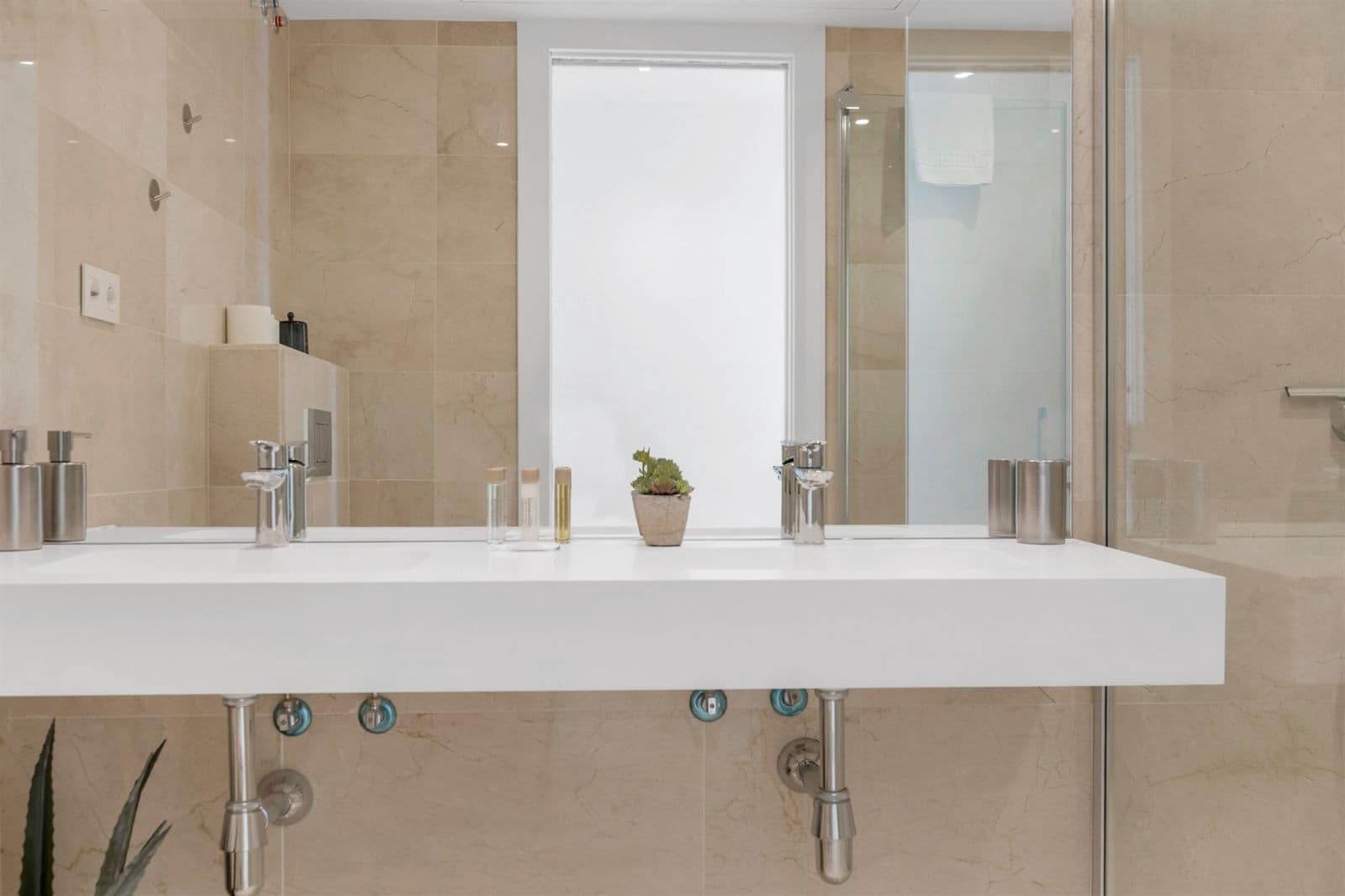 2 makuuhuone Kattohuoneisto myytävänä paikassa Nueva Andalucia mukana uima-altaan 
autotalli - 950 000 € (Ref: 9772925)