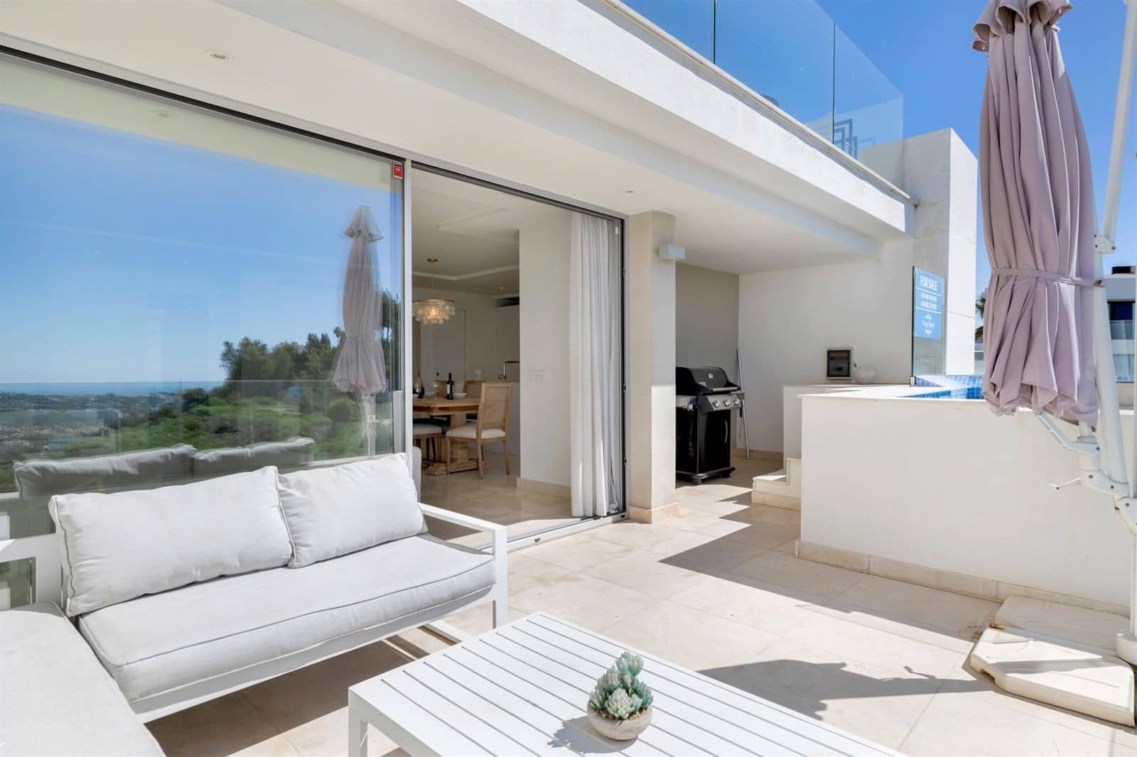 2 makuuhuone Kattohuoneisto myytävänä paikassa Nueva Andalucia mukana uima-altaan 
autotalli - 950 000 € (Ref: 9772925)