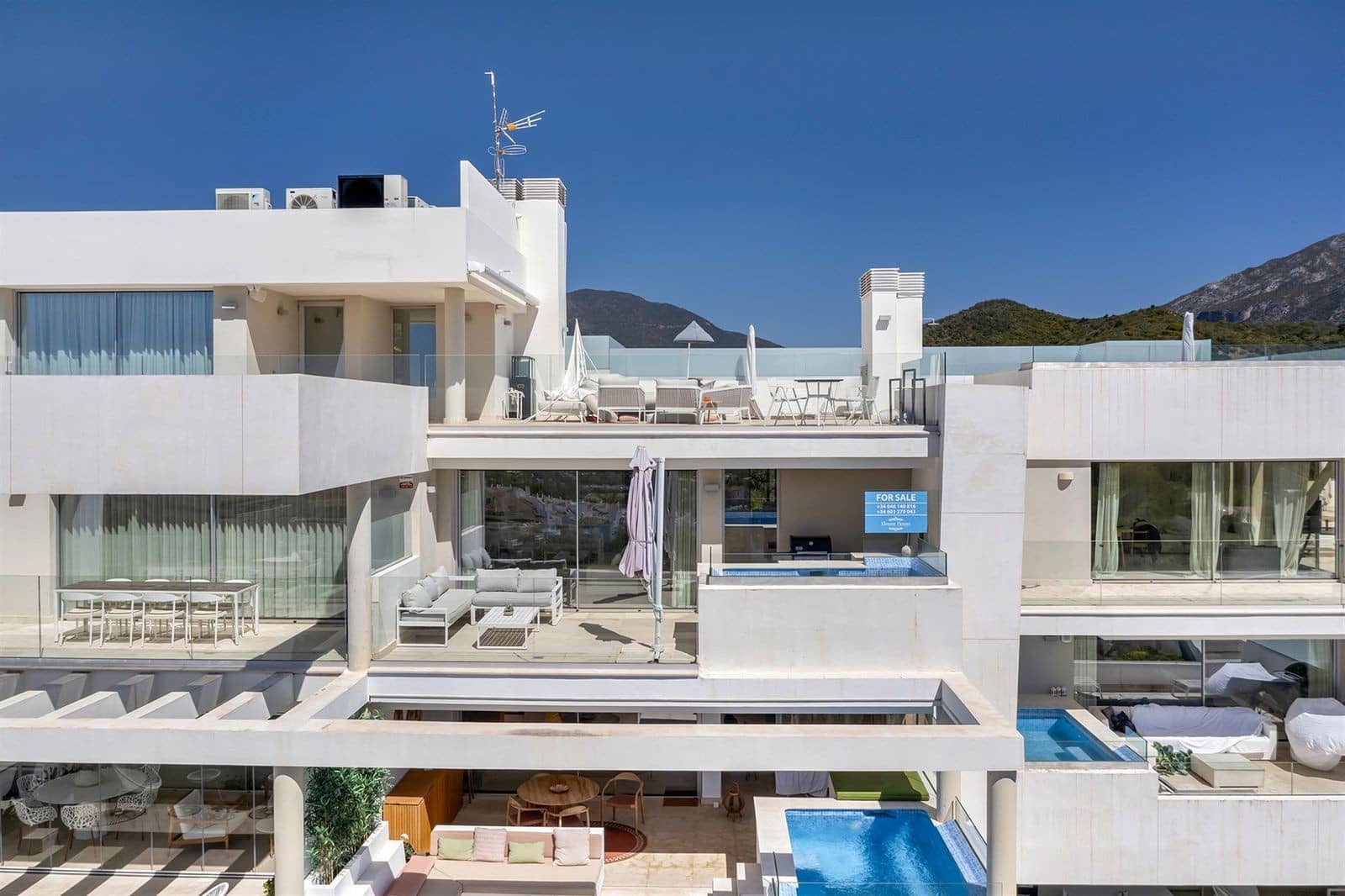 2 makuuhuone Kattohuoneisto myytävänä paikassa Nueva Andalucia mukana uima-altaan 
autotalli - 950 000 € (Ref: 9772925)