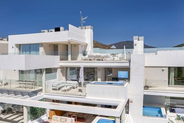 2 slaapkamer Penthouse te koop in Nueva Andalucia, Marbella met zwembad garage - € 950.000 (Ref: 9772925)
