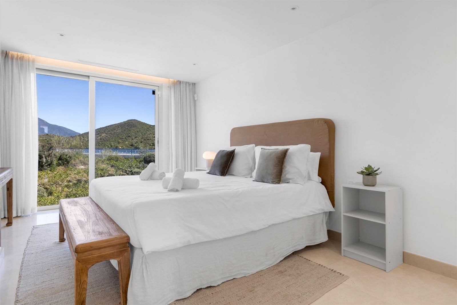 2 slaapkamer Penthouse te koop in Nueva Andalucia met zwembad garage - € 950.000 (Ref: 9772925)