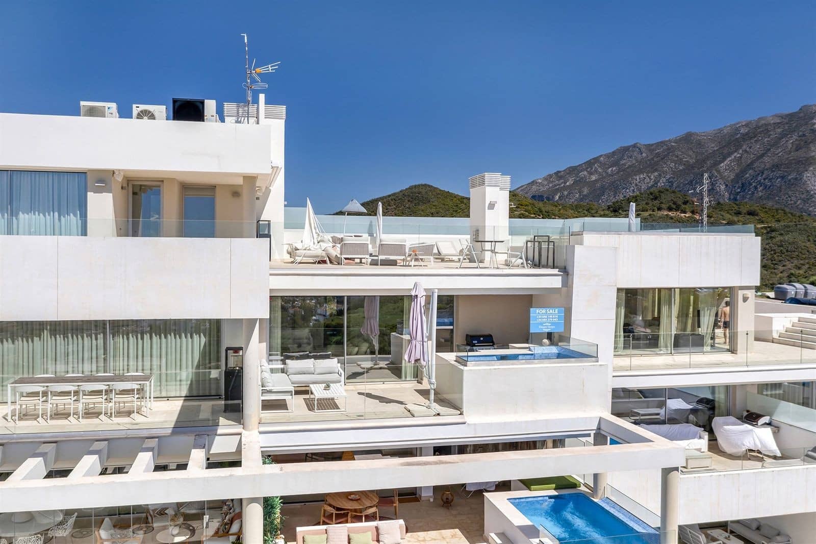 2 slaapkamer Penthouse te koop in Nueva Andalucia met zwembad garage - € 950.000 (Ref: 9772925)