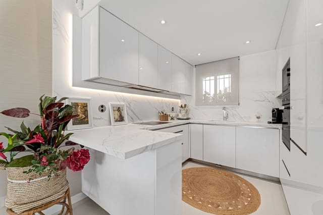 Apartamento de 3 habitaciones en Marbella en venta con piscina garaje - 2.985.000 € (Ref: 9772926)