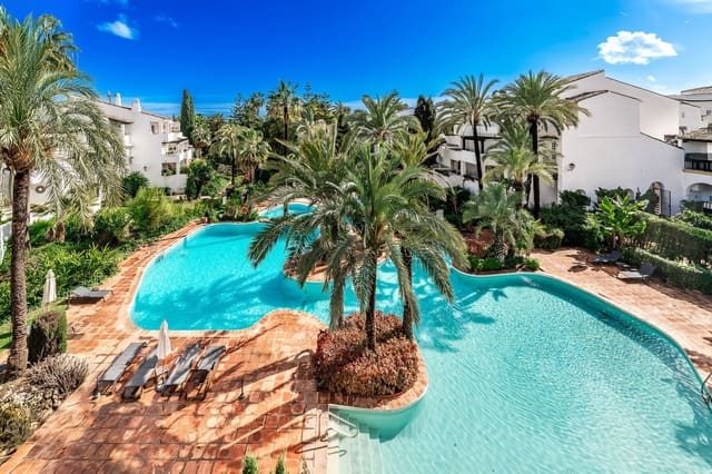 Apartamento de 3 habitaciones en Marbella en venta con piscina garaje - 2.985.000 € (Ref: 9772926)