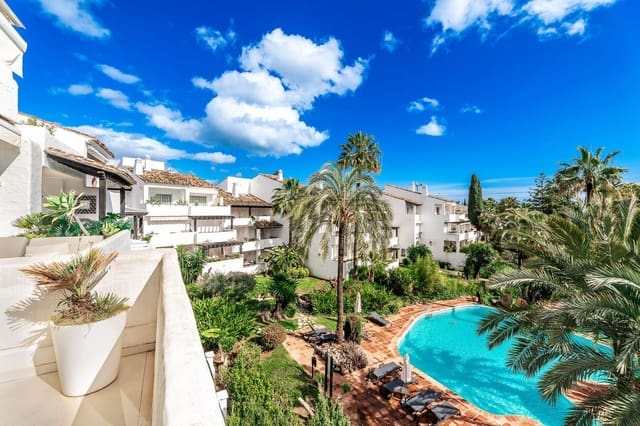 Apartamento de 3 habitaciones en Marbella en venta con piscina garaje - 2.985.000 € (Ref: 9772926)
