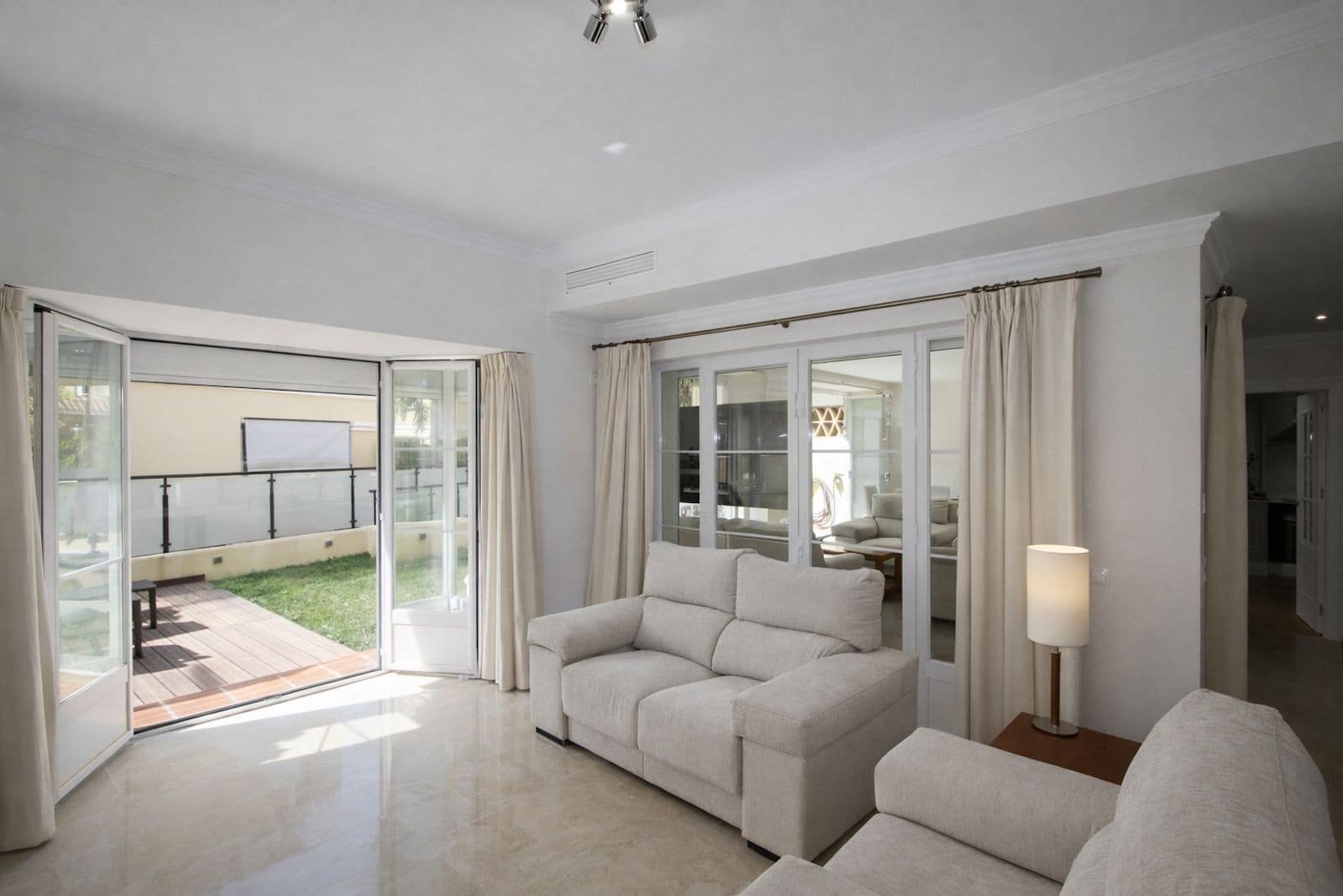 Pareado de 3 habitaciones en Marbella en venta con piscina garaje - 725.000 € (Ref: 9772927)