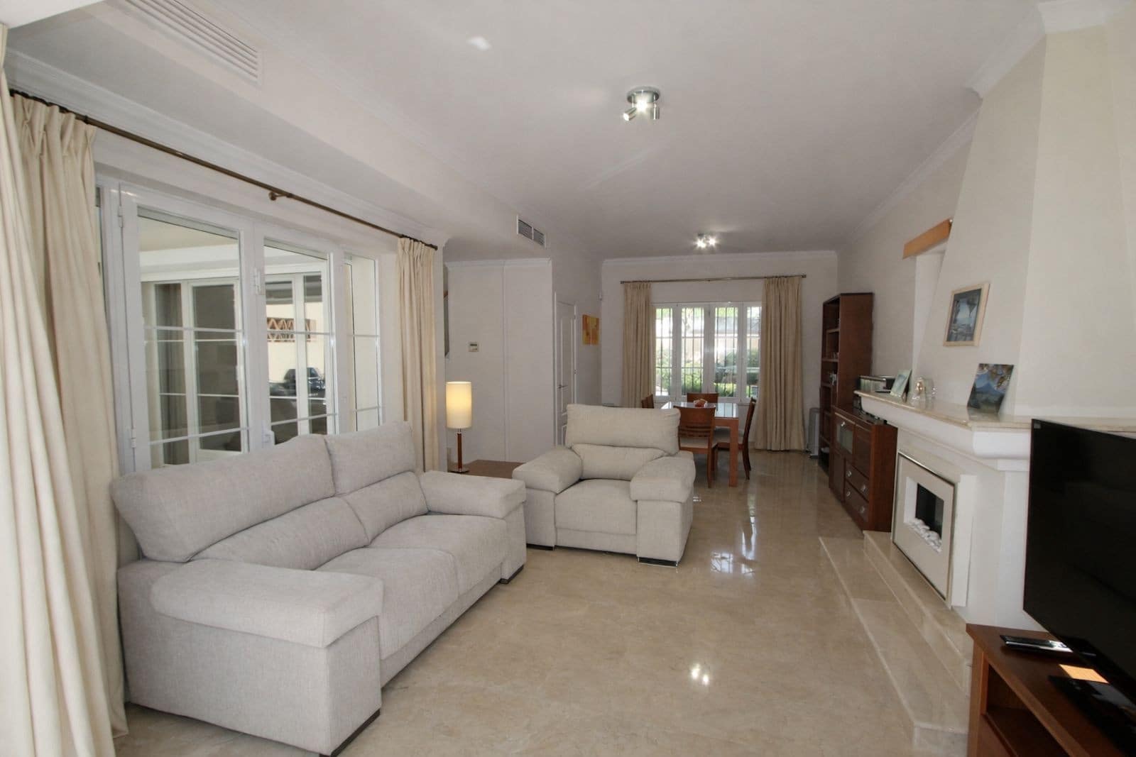 Pareado de 3 habitaciones en Marbella en venta con piscina garaje - 725.000 € (Ref: 9772927)