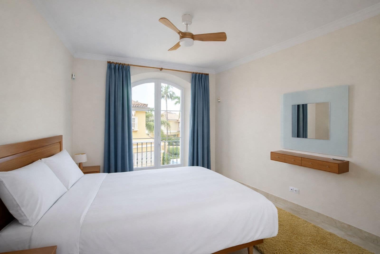 Pareado de 3 habitaciones en Marbella en venta con piscina garaje - 725.000 € (Ref: 9772927)